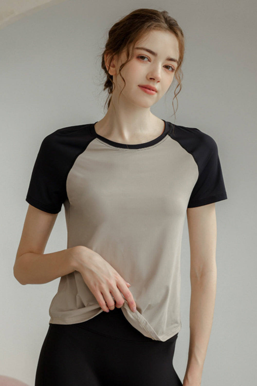 Round Neck Short Raglan Sleeve T-Shirt